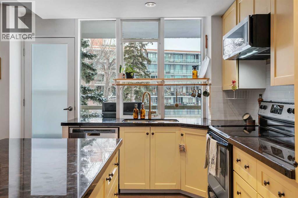 302, 3316 Rideau Place Sw, Calgary, AB - Indoor Photo Showing Kitchen
