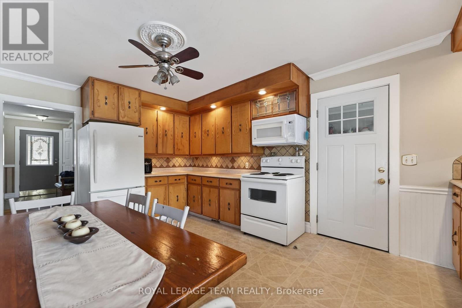 2377 Ramsay Con 7B Avenue S, Mississippi Mills, ON - Indoor Photo Showing Kitchen