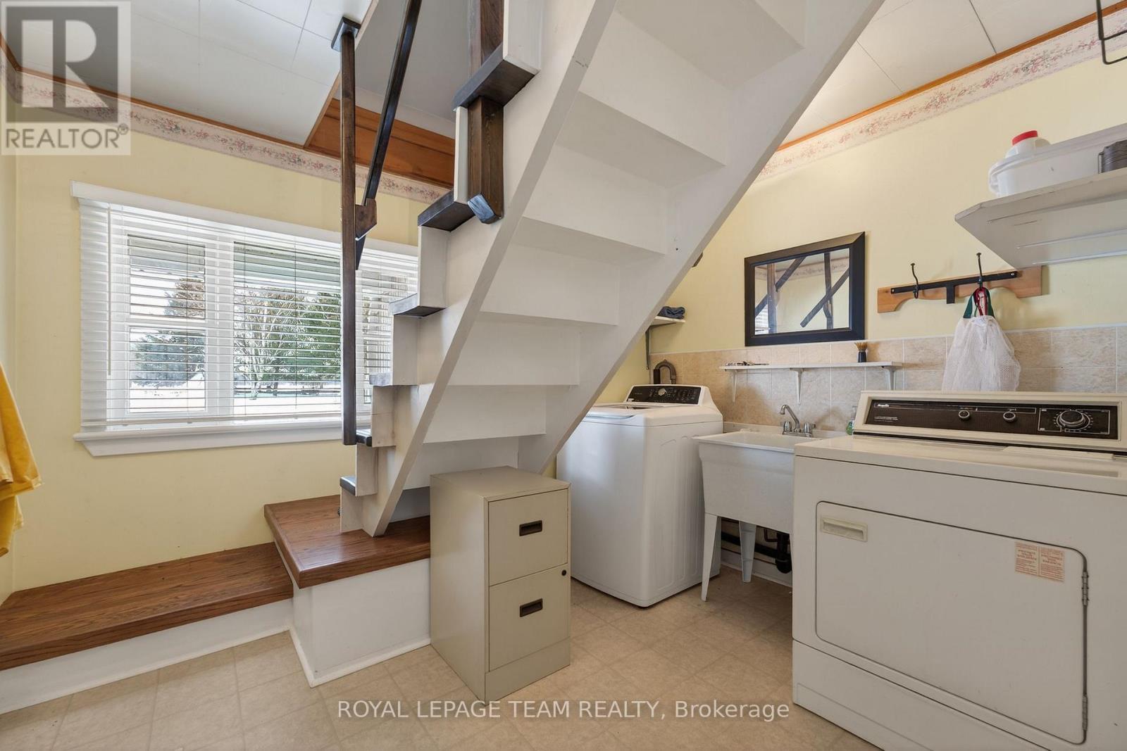 2377 Ramsay Con 7B Avenue S, Mississippi Mills, ON - Indoor Photo Showing Laundry Room