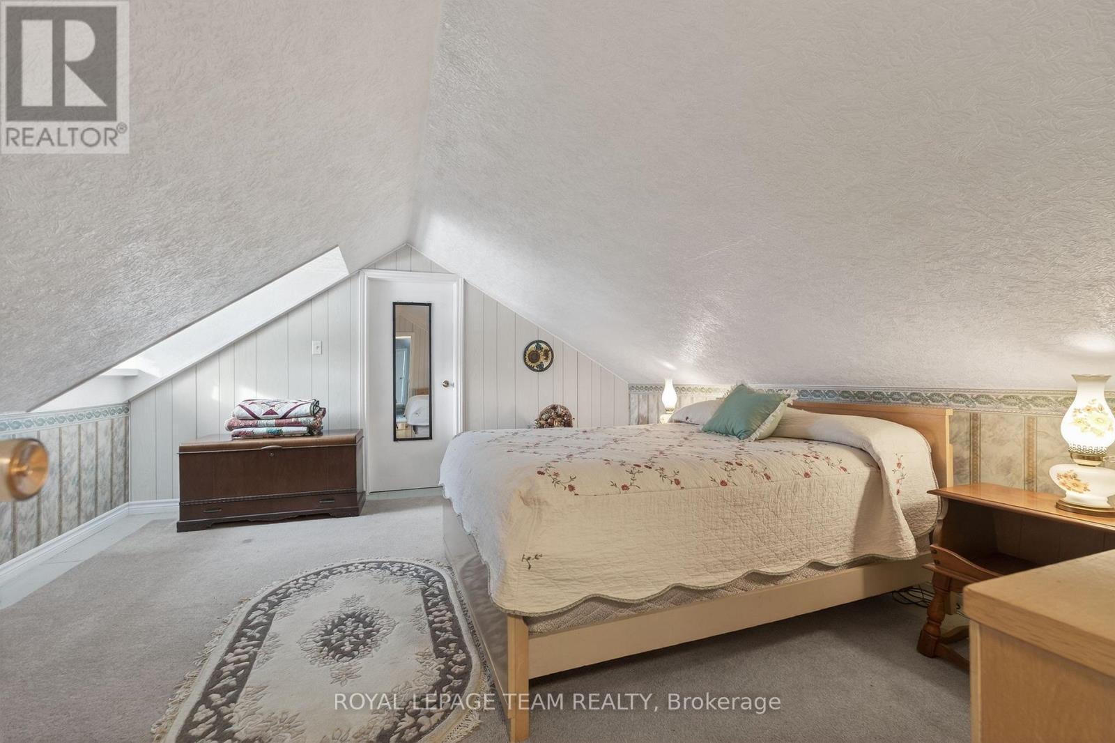 2377 Ramsay Con 7B Avenue S, Mississippi Mills, ON - Indoor Photo Showing Bedroom