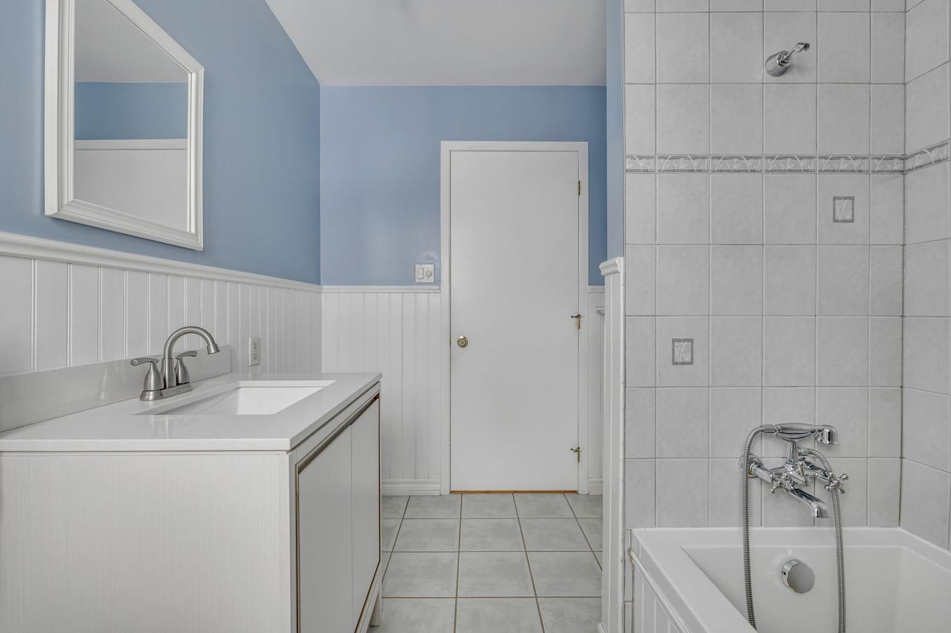 Bathroom - 1328 Rue Blanchette, Québec (Sainte-Foy/Sillery/Cap-Rouge), QC - Indoor Photo Showing Other Room