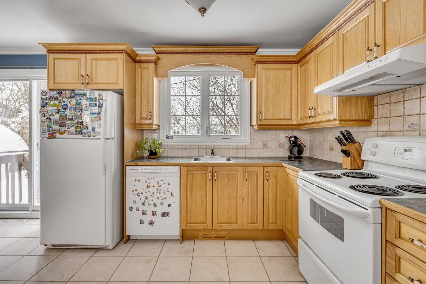 Kitchen - 1328 Rue Blanchette, Québec (Sainte-Foy/Sillery/Cap-Rouge), QC - Indoor Photo Showing Kitchen
