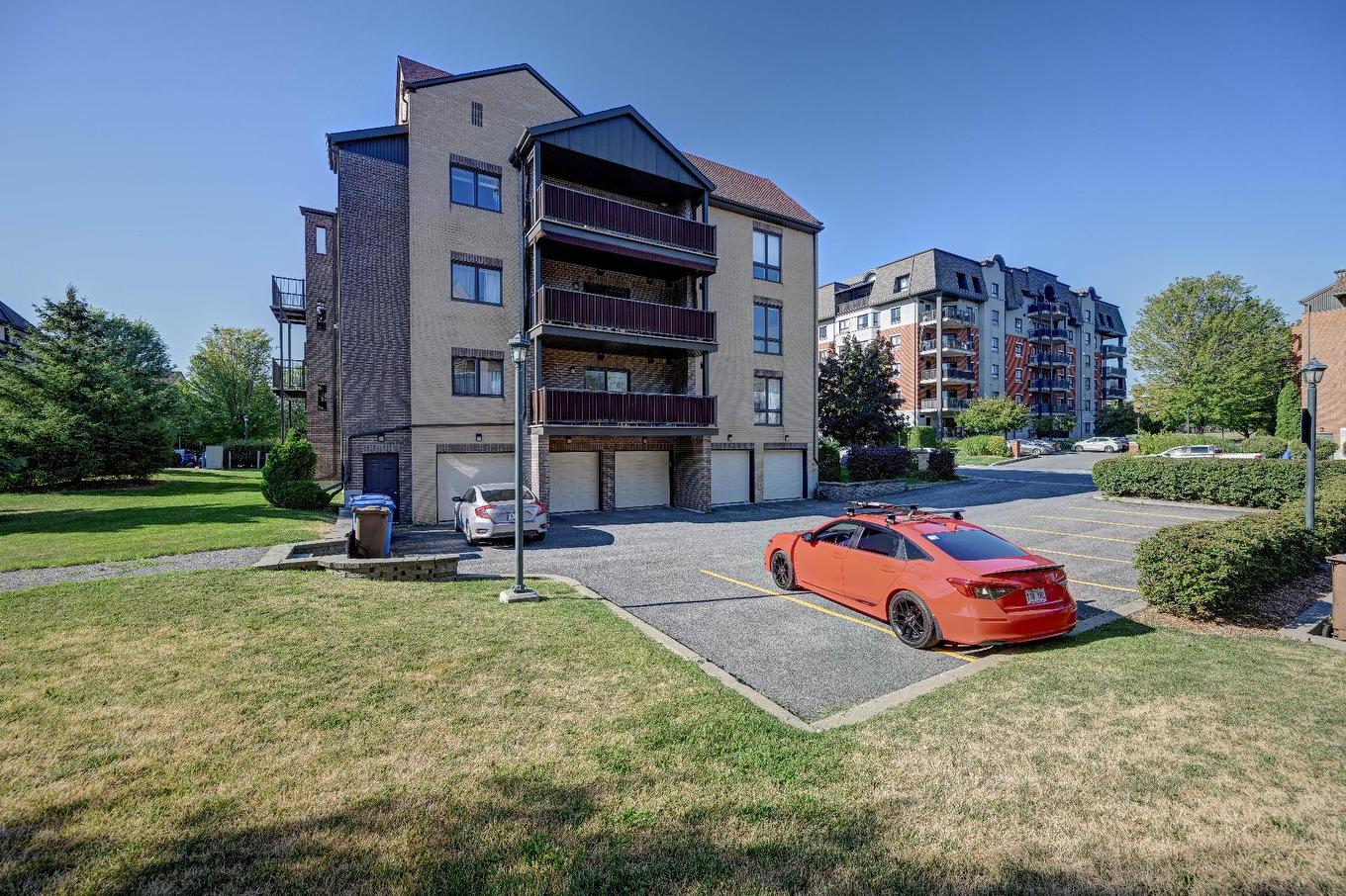 Garage - 402-651 Rue Jacques-Lavigne, Sainte-Thérèse, QC - Outdoor