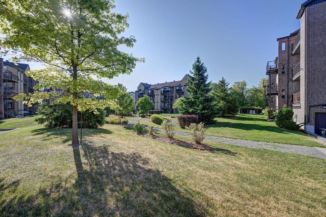 Backyard - 402-651 Rue Jacques-Lavigne, Sainte-Thérèse, QC - Outdoor