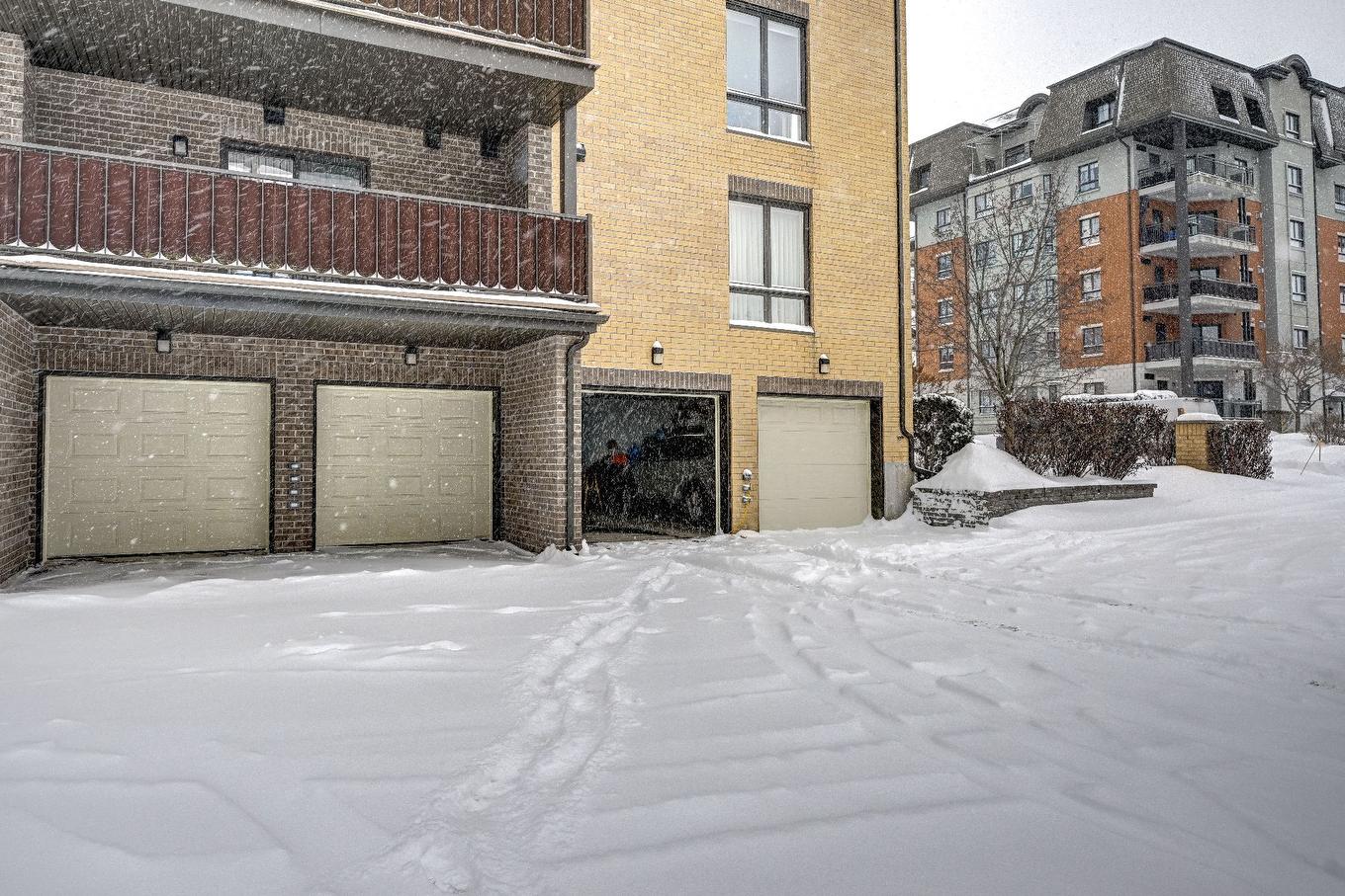 Garage - 402-651 Rue Jacques-Lavigne, Sainte-Thérèse, QC - Outdoor