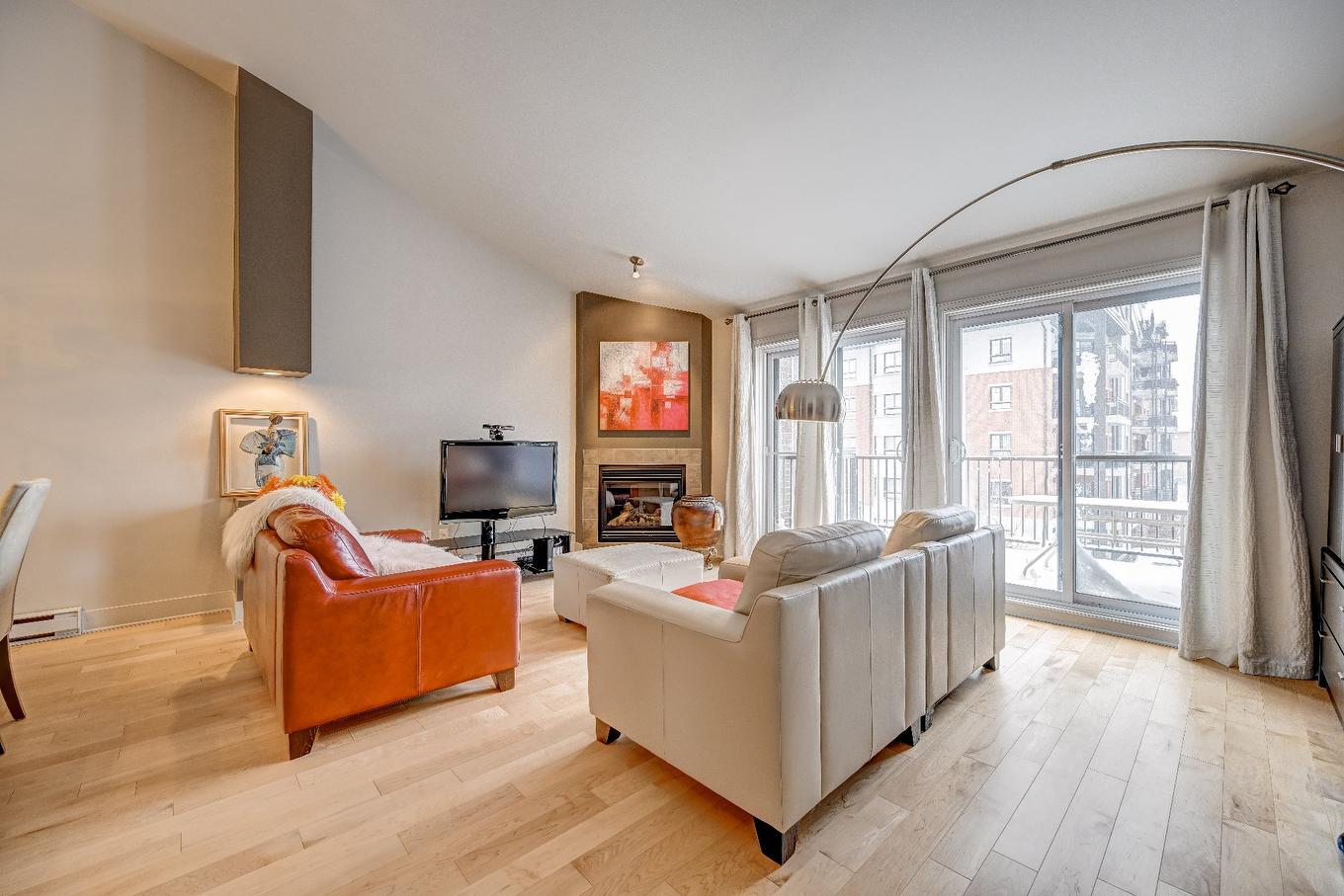 Living room - 402-651 Rue Jacques-Lavigne, Sainte-Thérèse, QC - Indoor Photo Showing Living Room With Fireplace
