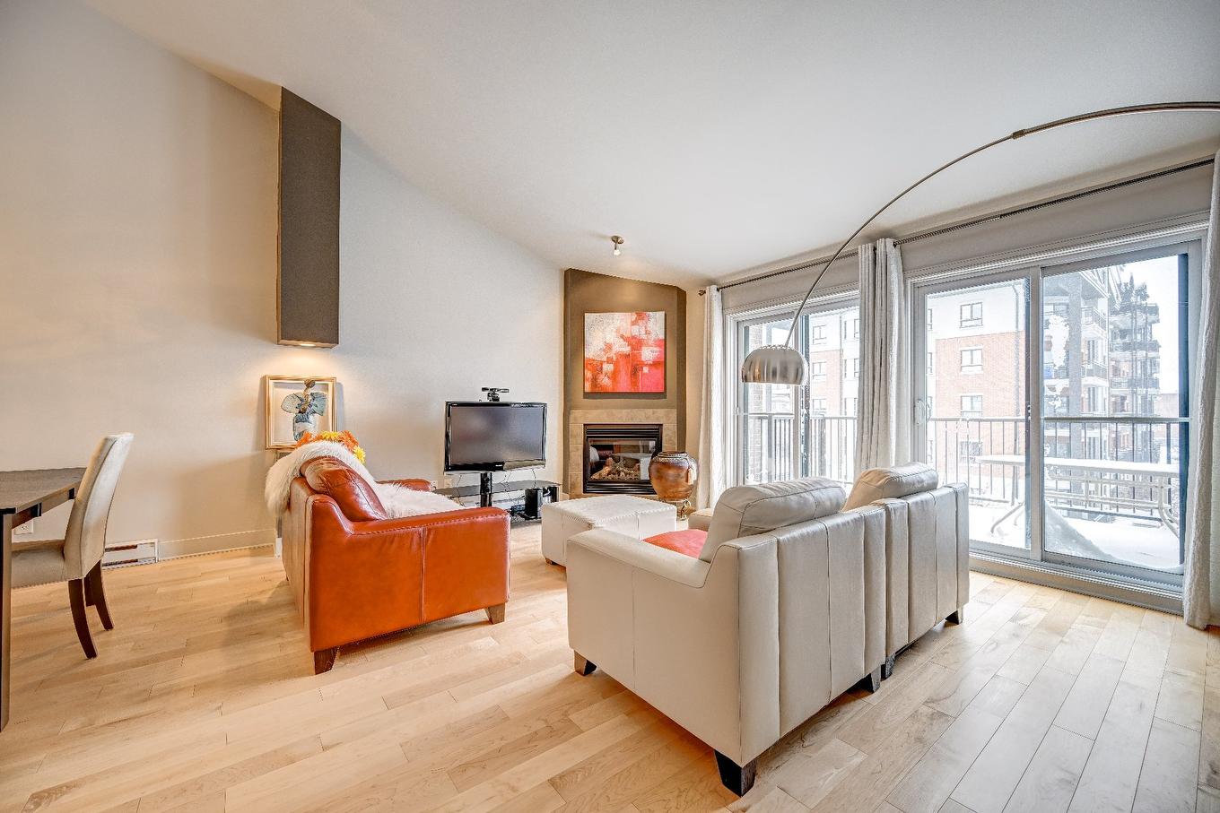 Living room - 402-651 Rue Jacques-Lavigne, Sainte-Thérèse, QC - Indoor Photo Showing Living Room With Fireplace
