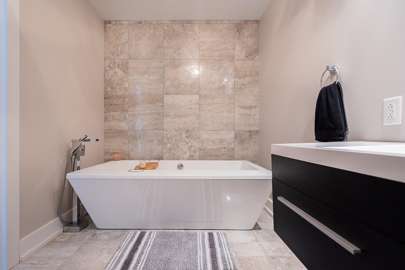 Ensuite bathroom - 408-440 19E Avenue, Montréal (Lachine), QC - Indoor Photo Showing Bathroom