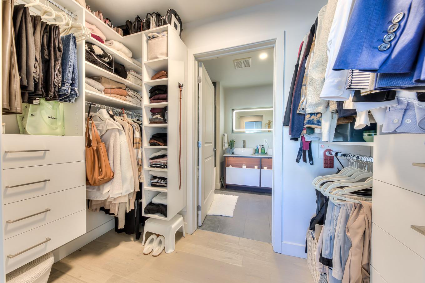Walk-in closet - 1019-3000 Boul. Thimens, Montréal (Saint-Laurent), QC - Indoor With Storage