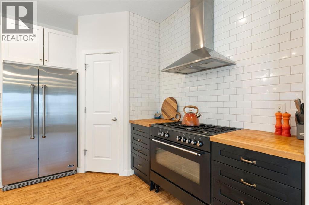 196 Jumping Pound Terrace, Cochrane, AB - Indoor Photo Showing Kitchen