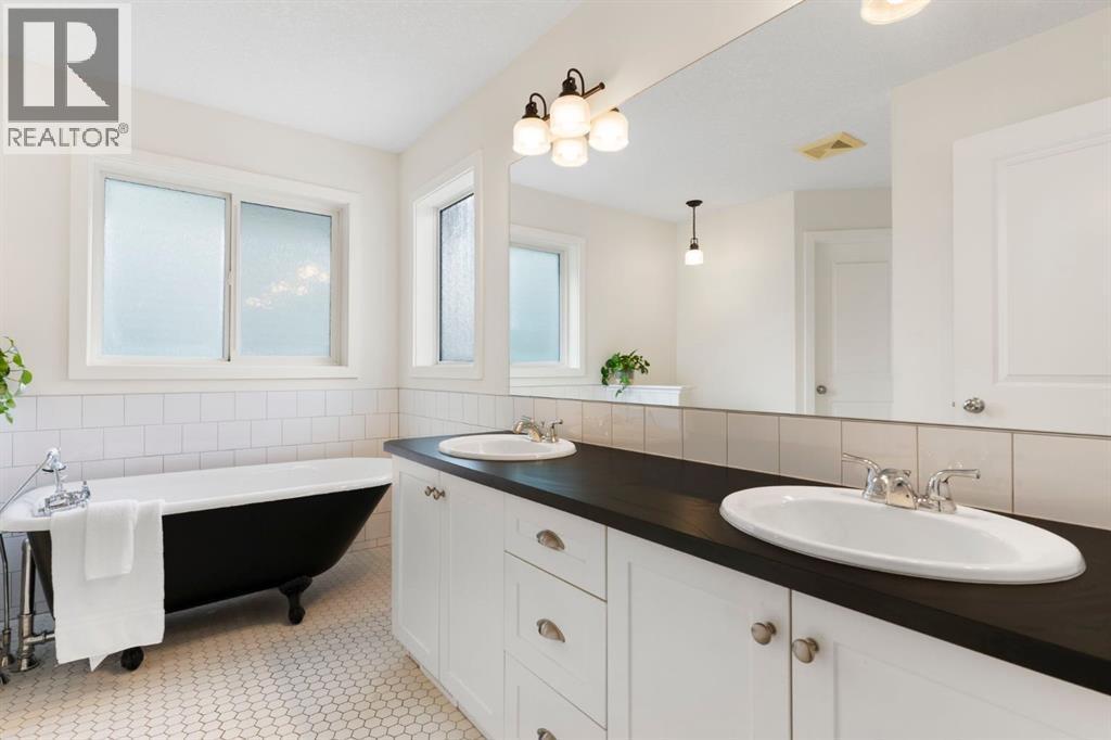 196 Jumping Pound Terrace, Cochrane, AB - Indoor Photo Showing Bathroom