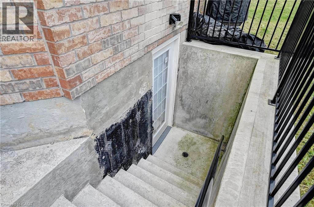 32 Weir Street, Cambridge, ON - Photo Showing Bathroom
