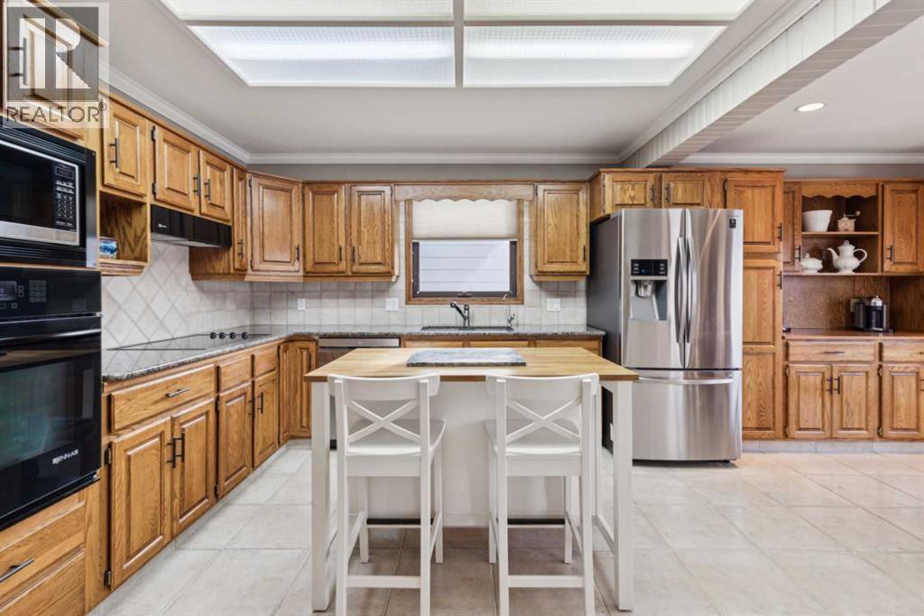8603 Ashworth Road Se, Calgary, AB - Indoor Photo Showing Kitchen