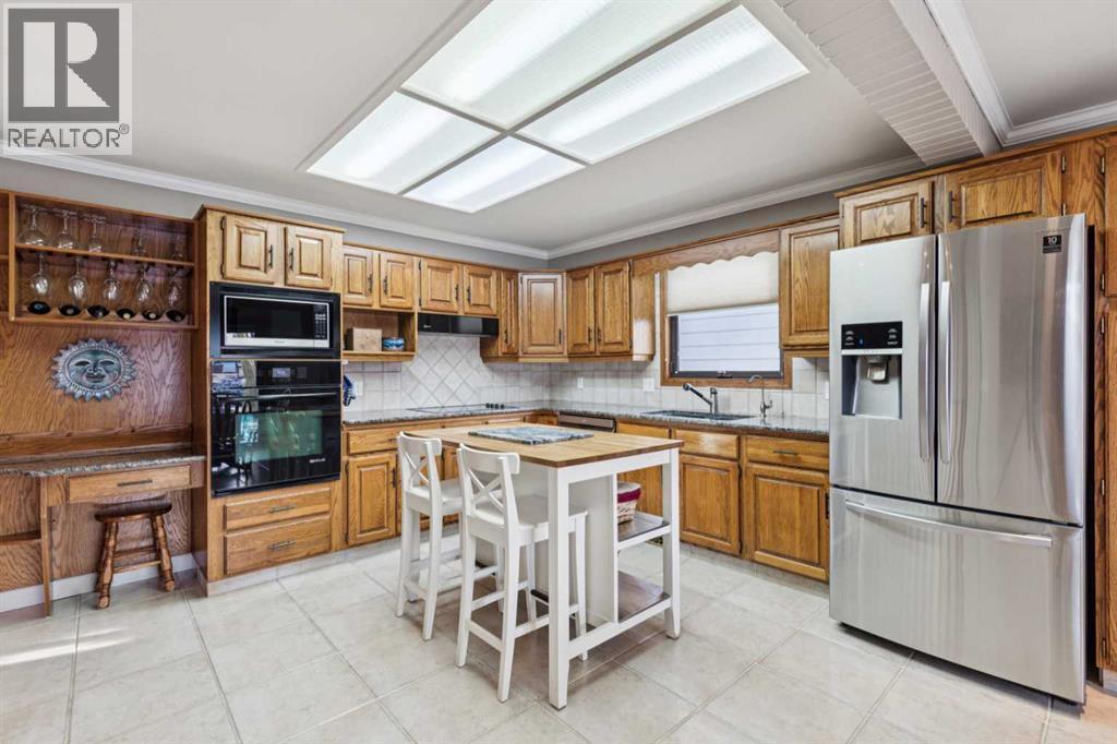 8603 Ashworth Road Se, Calgary, AB - Indoor Photo Showing Kitchen