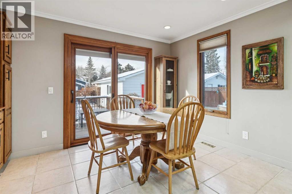 8603 Ashworth Road Se, Calgary, AB - Indoor Photo Showing Dining Room