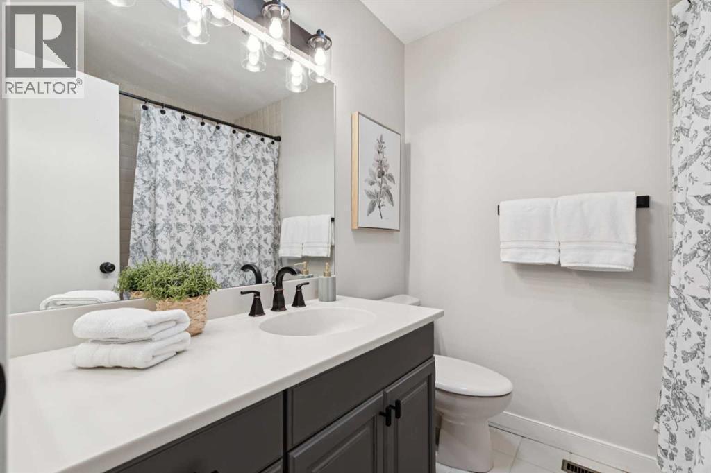 8603 Ashworth Road Se, Calgary, AB - Indoor Photo Showing Bathroom