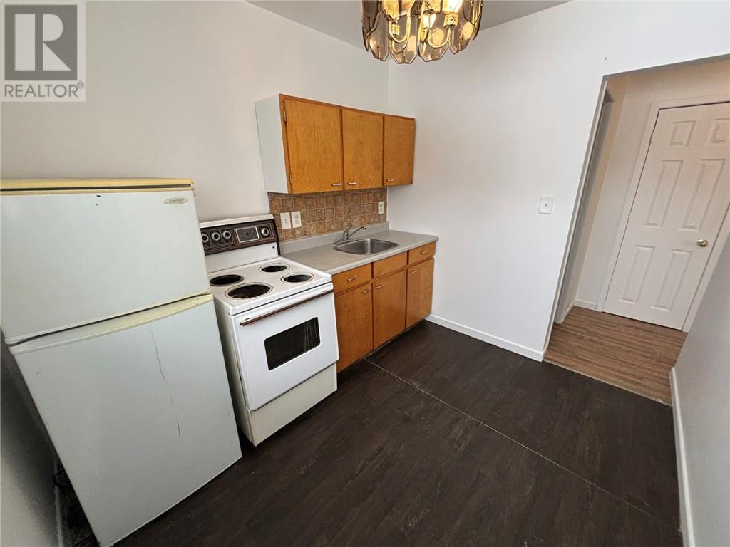 3443-3447 Errington Avenue, Chelmsford, ON - Indoor Photo Showing Kitchen