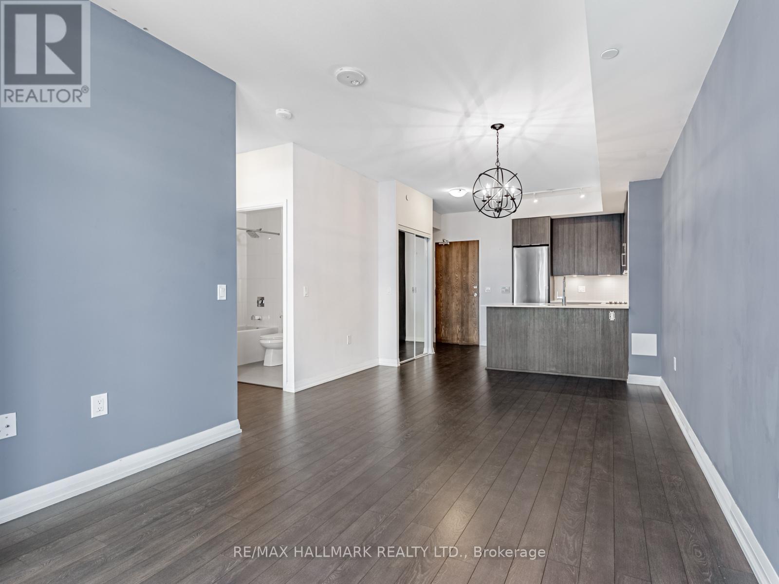 322 - 99 Eagle Rock Way, Vaughan, ON - Indoor Photo Showing Kitchen