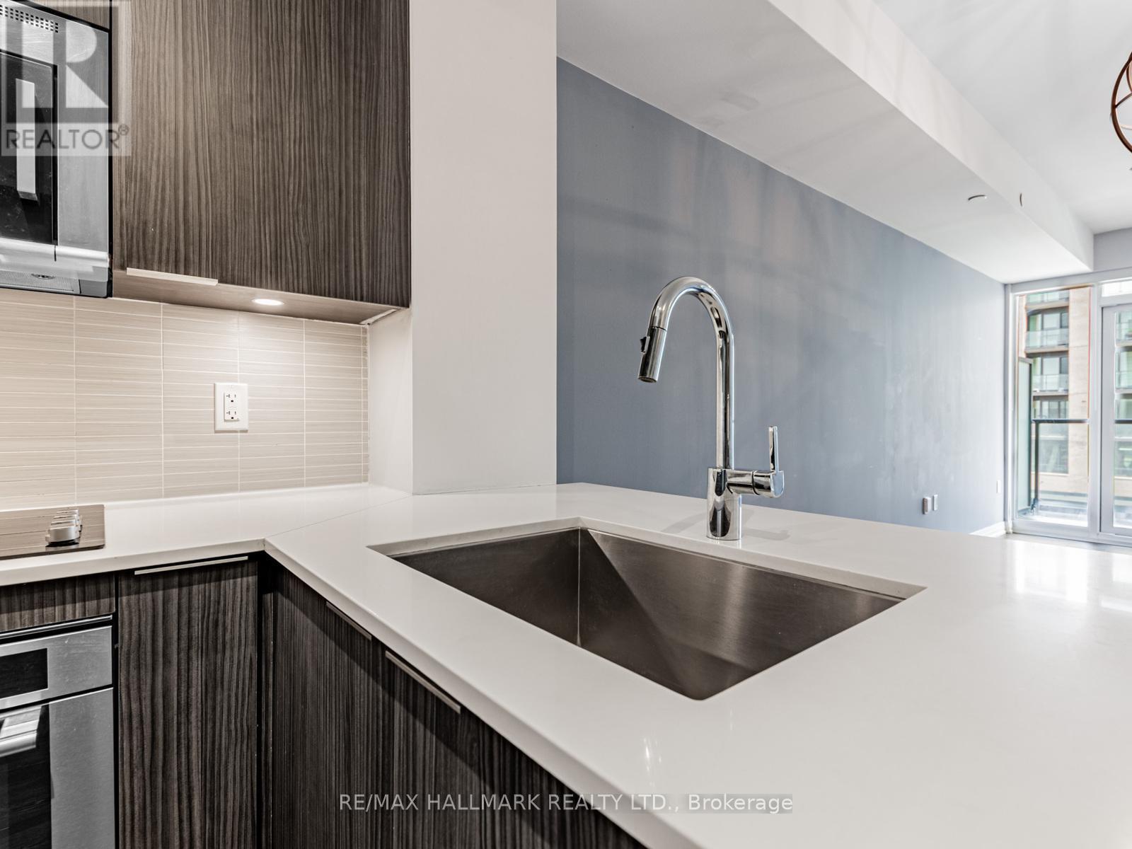 322 - 99 Eagle Rock Way, Vaughan, ON - Indoor Photo Showing Kitchen