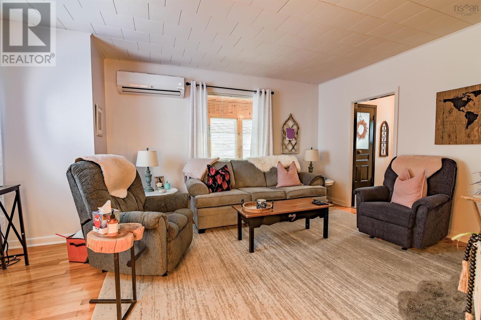 201 Main Street, Kentville, NS - Indoor Photo Showing Living Room