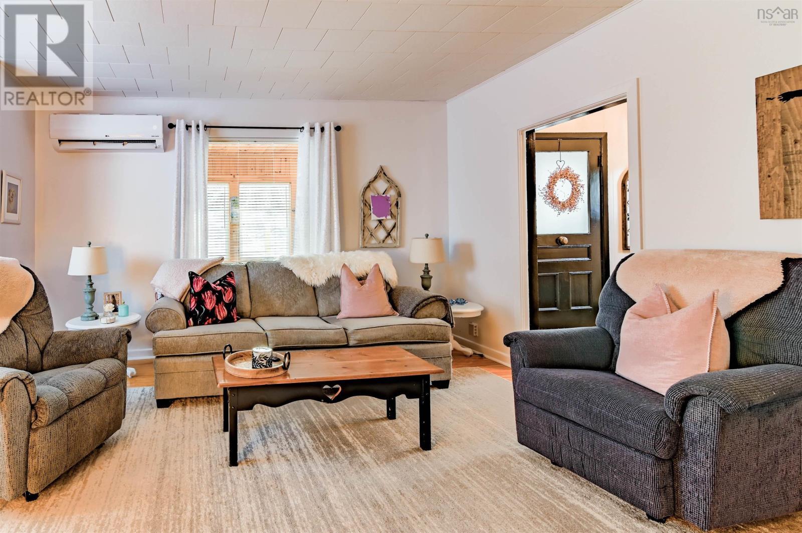 201 Main Street, Kentville, NS - Indoor Photo Showing Living Room