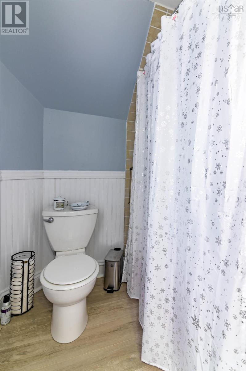 201 Main Street, Kentville, NS - Indoor Photo Showing Bathroom