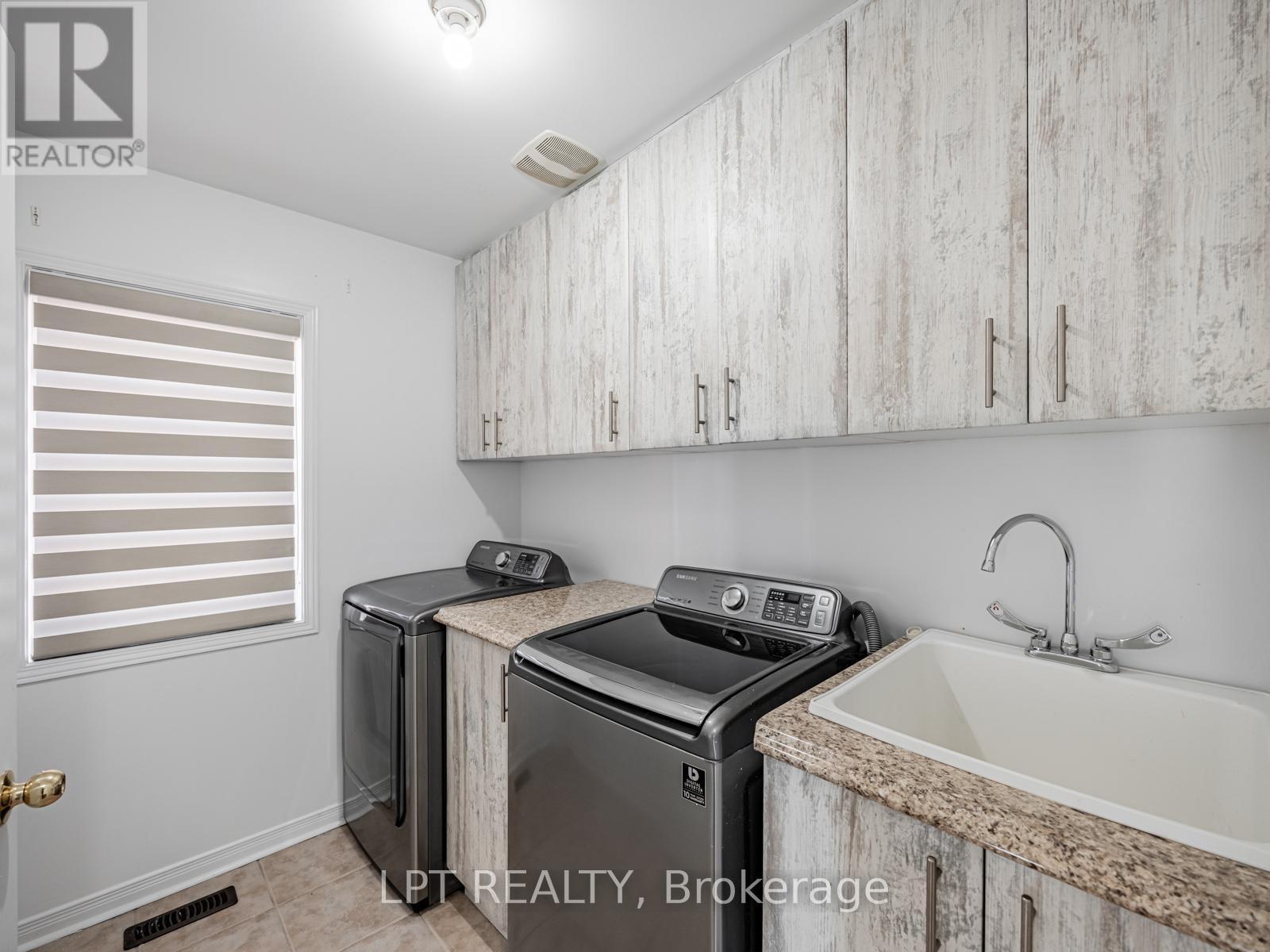 7 Homeview Road, Brampton, ON - Indoor Photo Showing Laundry Room