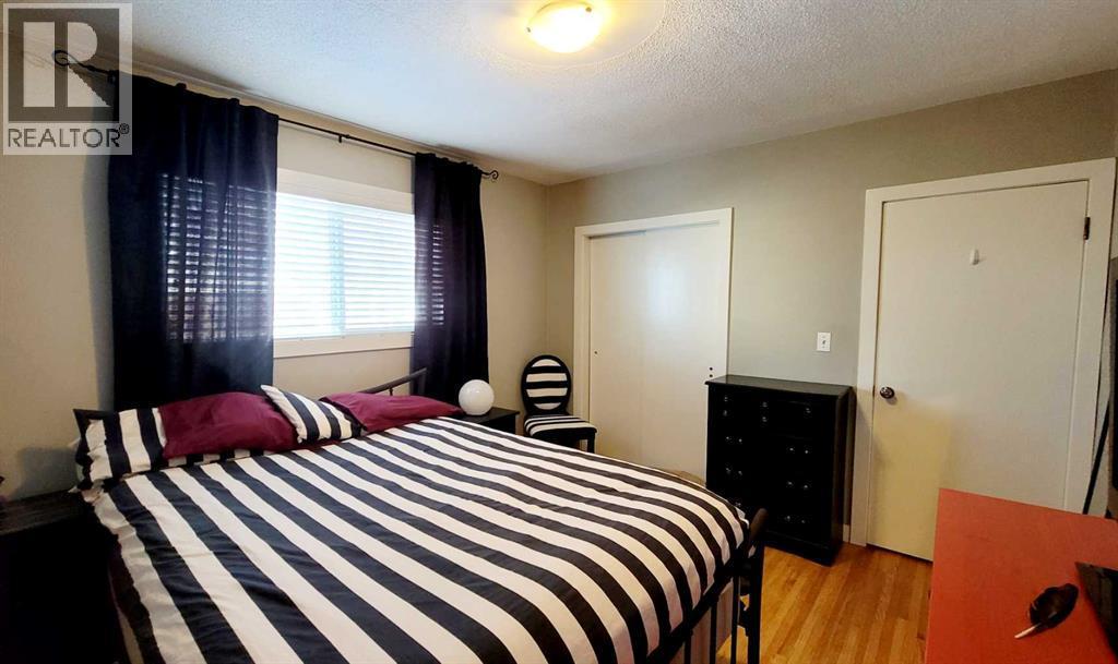 5418 37 Street, Red Deer, AB - Indoor Photo Showing Bedroom