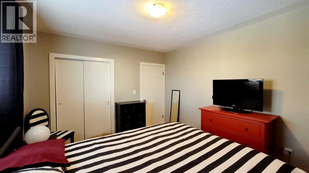 5418 37 Street, Red Deer, AB - Indoor Photo Showing Bedroom