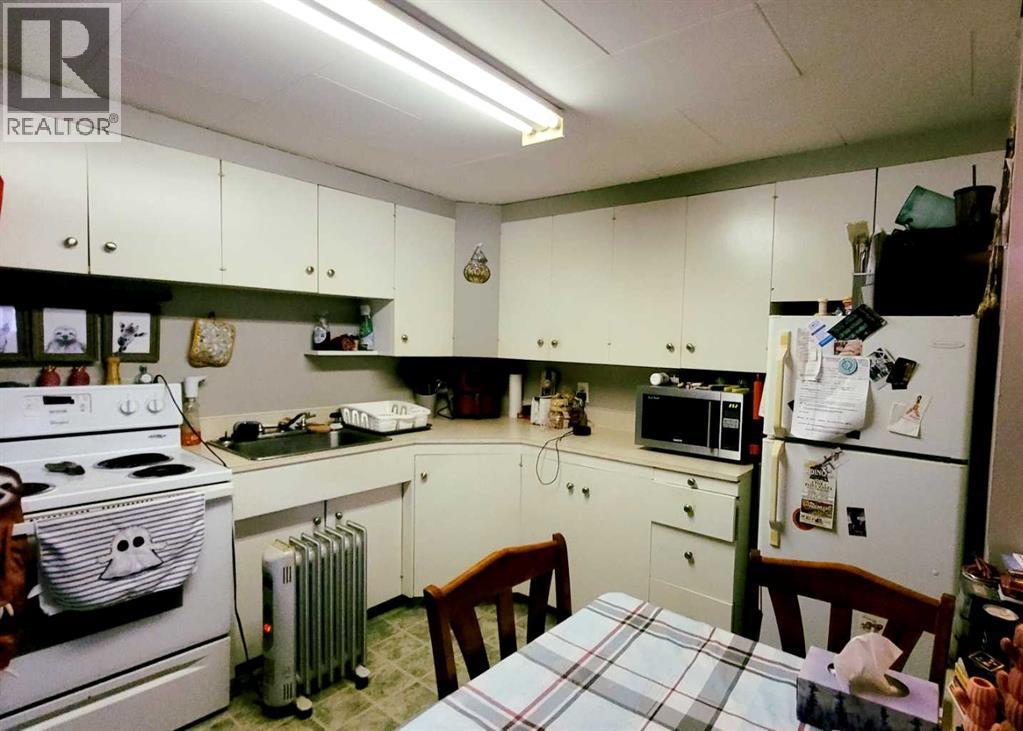 5418 37 Street, Red Deer, AB - Indoor Photo Showing Kitchen