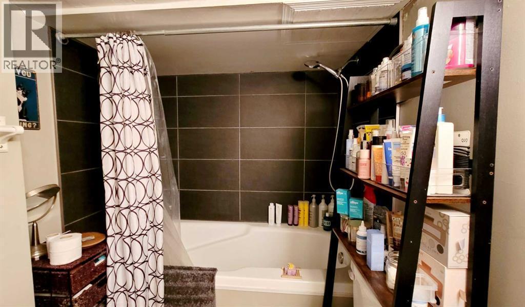 5418 37 Street, Red Deer, AB - Indoor