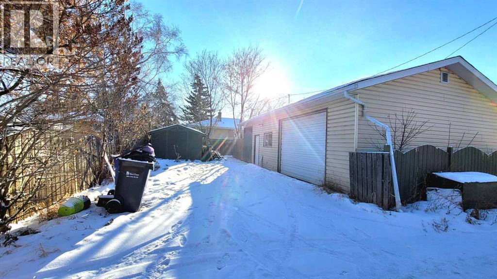 5418 37 Street, Red Deer, AB - Outdoor