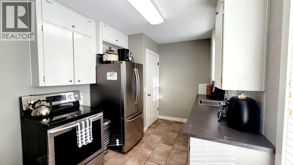 5418 37 Street, Red Deer, AB - Indoor Photo Showing Kitchen