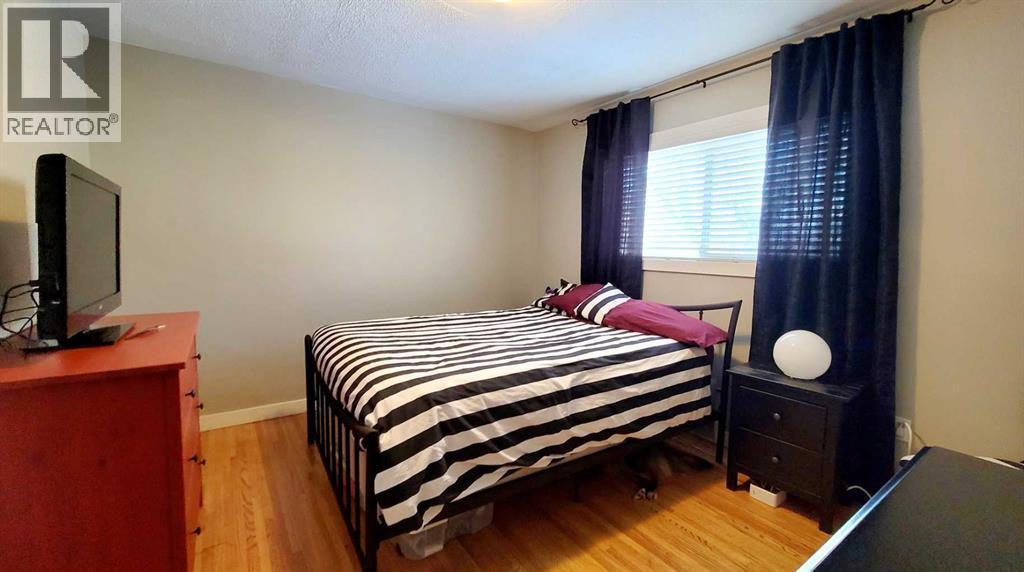 5418 37 Street, Red Deer, AB - Indoor Photo Showing Bedroom