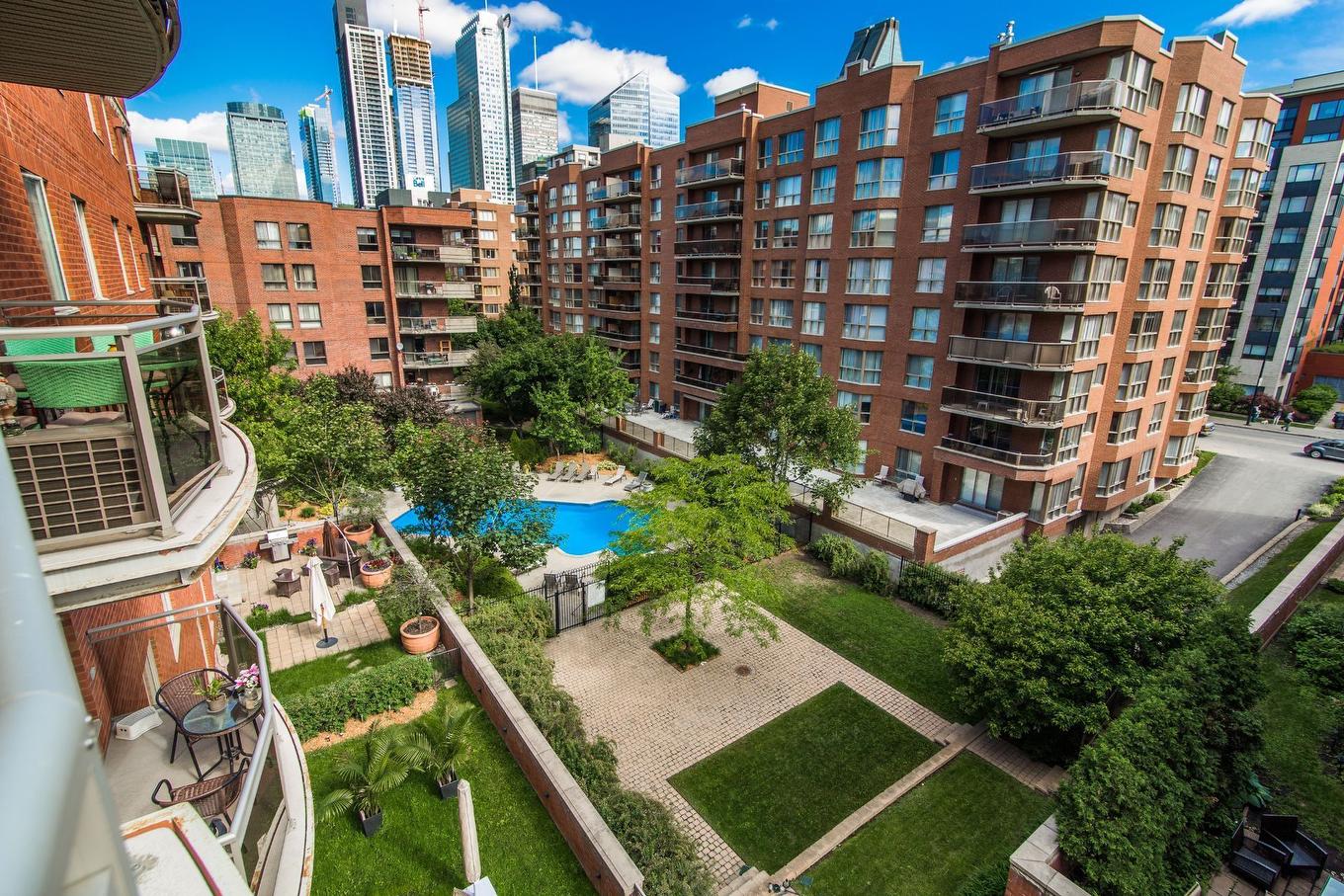 View - 409-505 Rue Lucien-L'Allier, Montréal (Ville-Marie), QC - Outdoor With Facade