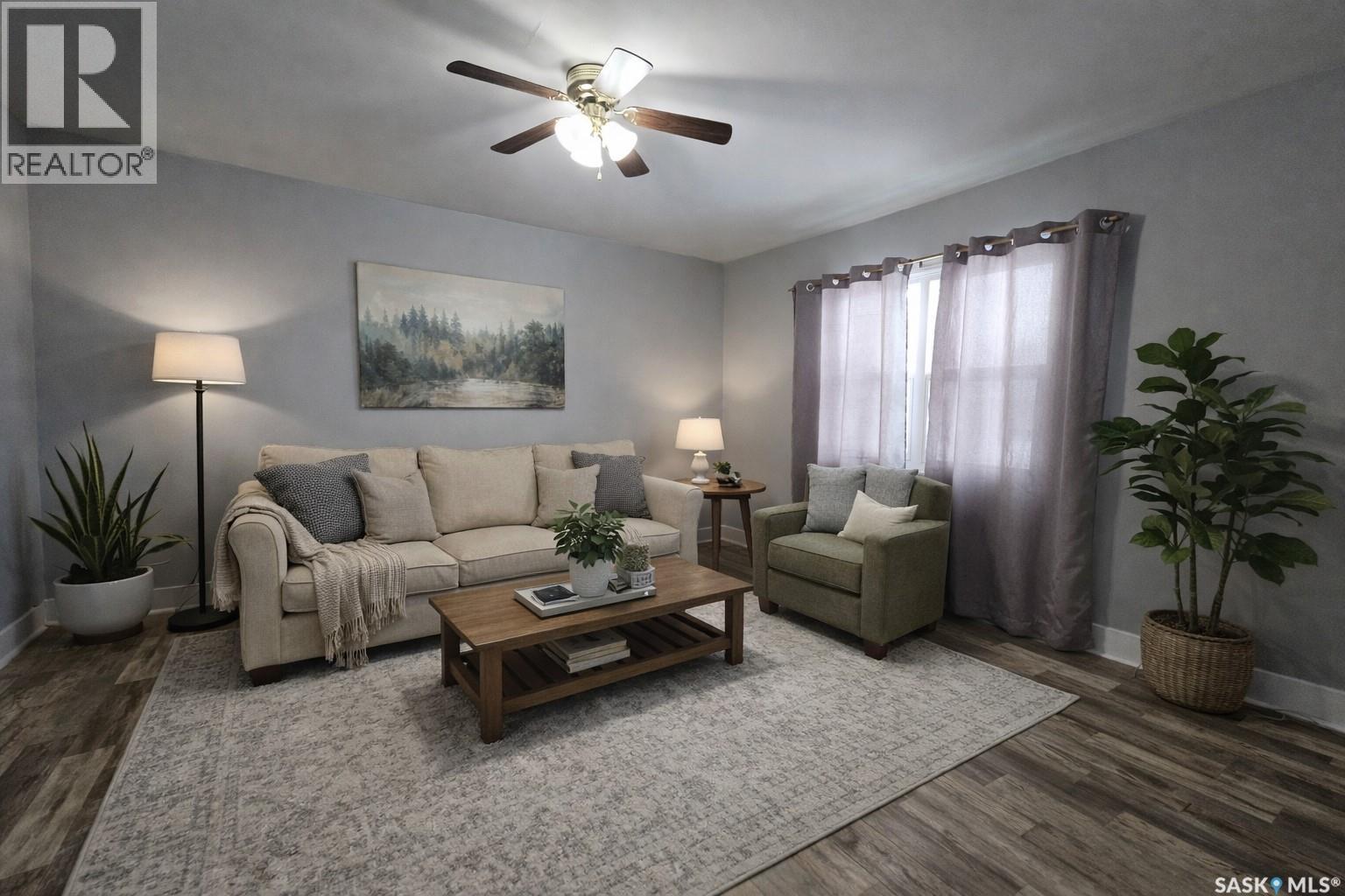 1672 103Rd Street, North Battleford, SK - Indoor Photo Showing Living Room