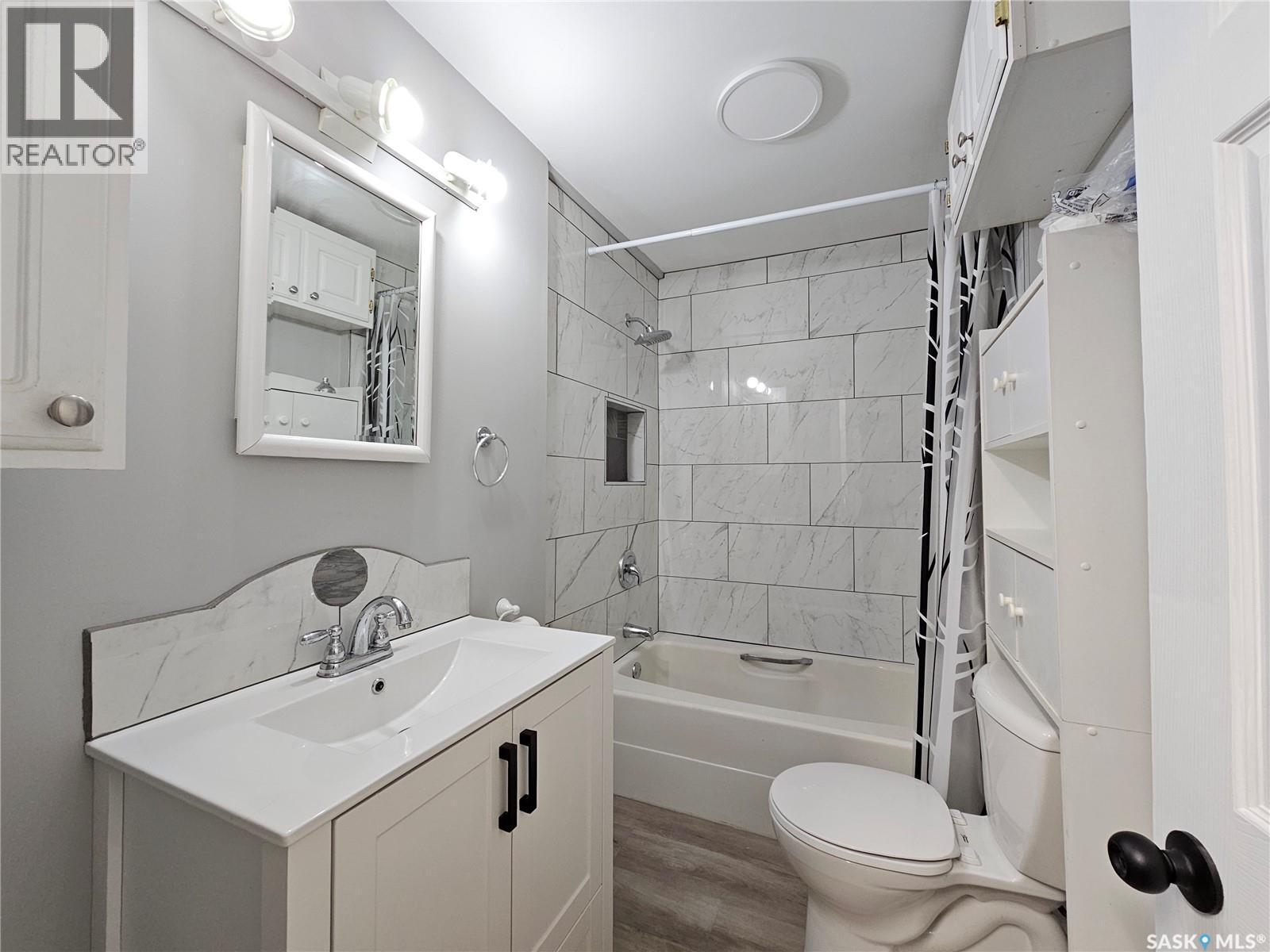 1672 103Rd Street, North Battleford, SK - Indoor Photo Showing Bathroom