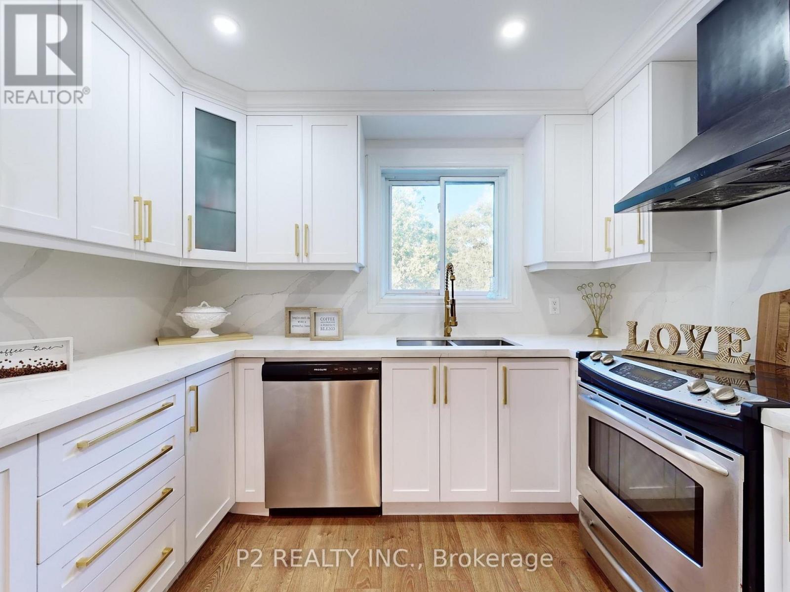 411 Rosedale Drive, Whitby, ON - Indoor Photo Showing Kitchen With Double Sink With Upgraded Kitchen
