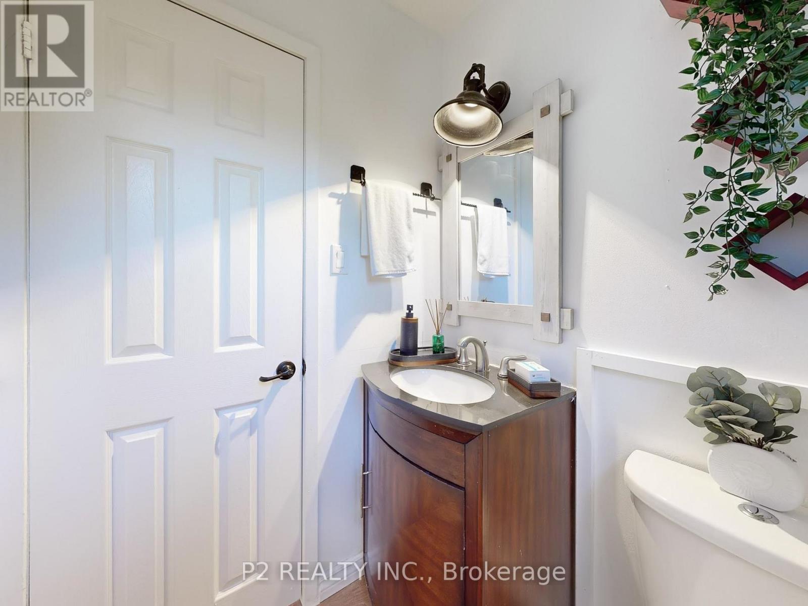 411 Rosedale Drive, Whitby, ON - Indoor Photo Showing Bathroom