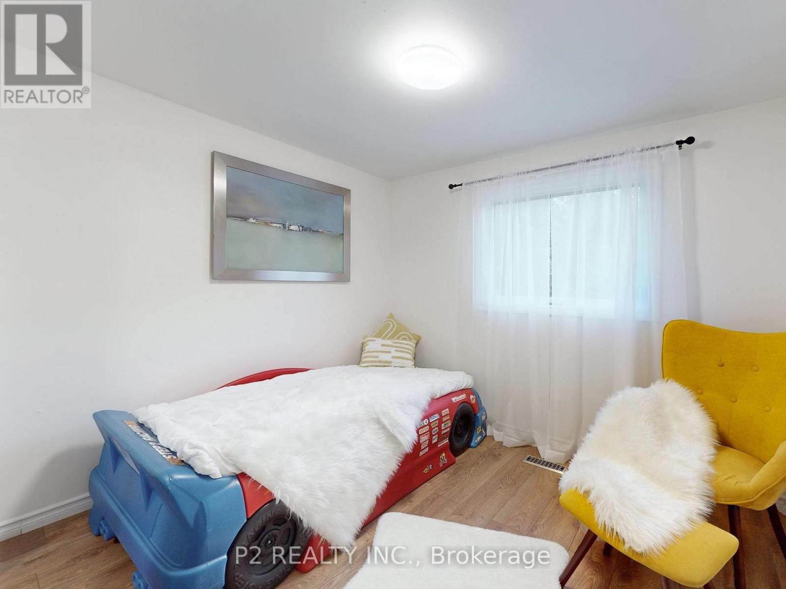 411 Rosedale Drive, Whitby, ON - Indoor Photo Showing Bedroom