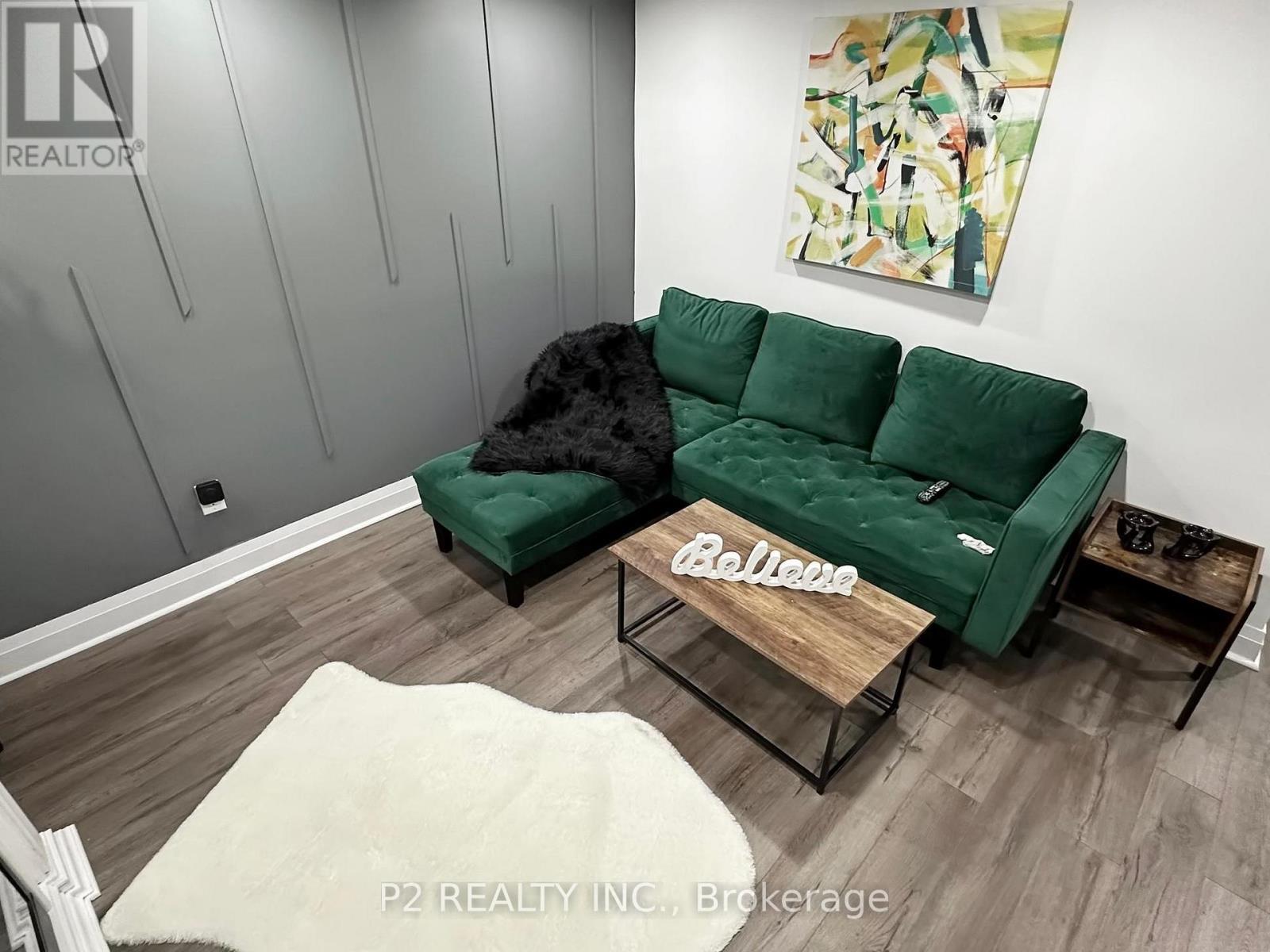 411 Rosedale Drive, Whitby, ON - Indoor Photo Showing Living Room