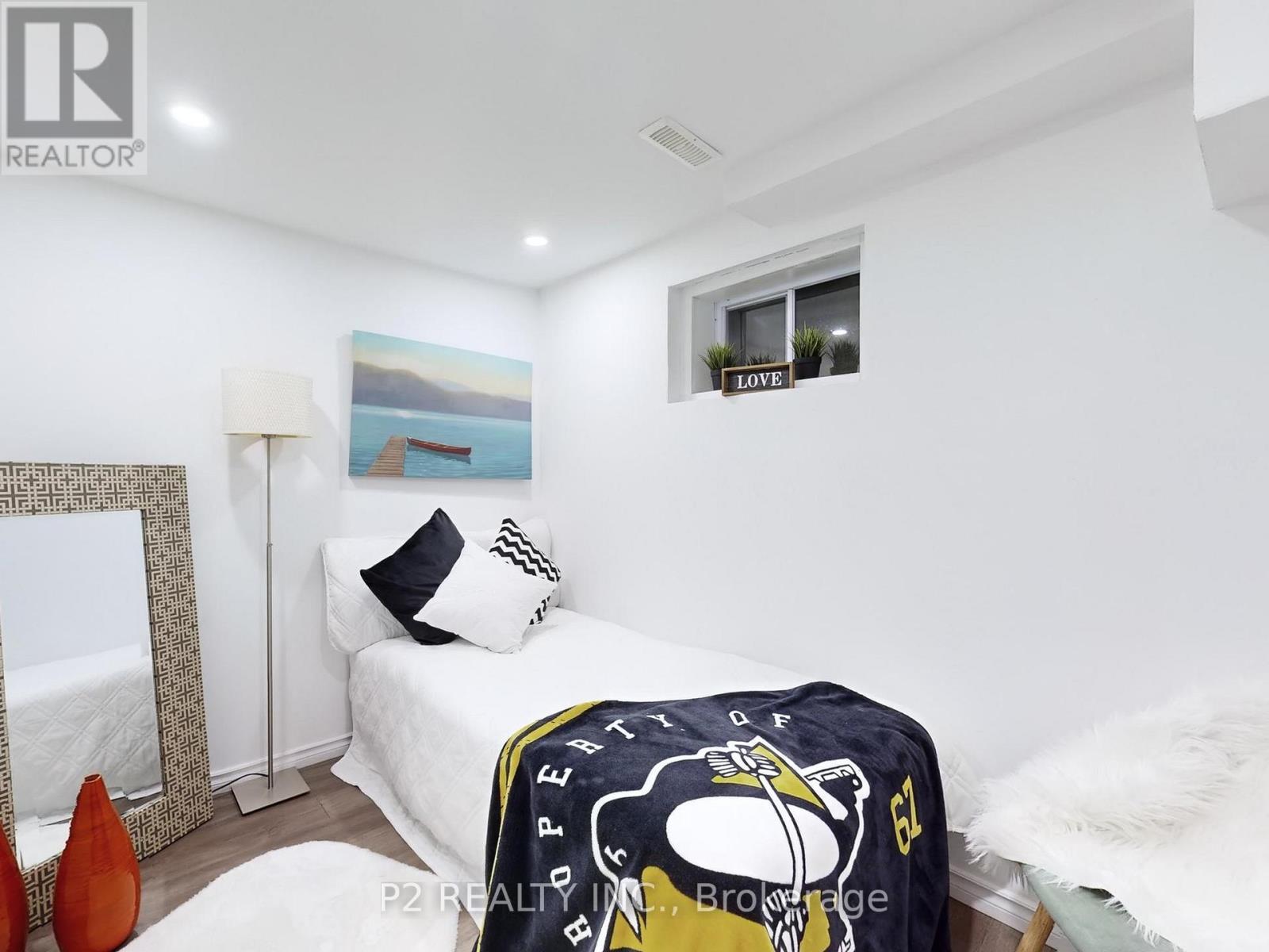 411 Rosedale Drive, Whitby, ON - Indoor Photo Showing Bedroom