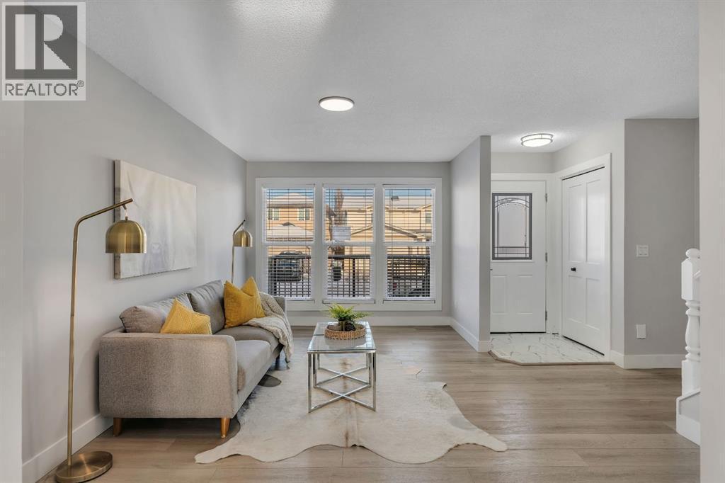 17 Mckernan Road Se, Calgary, AB - Indoor Photo Showing Other Room