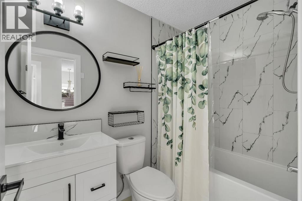 2nd Floor Main Bath - 17 Mckernan Road Se, Calgary, AB - Indoor Photo Showing Bathroom
