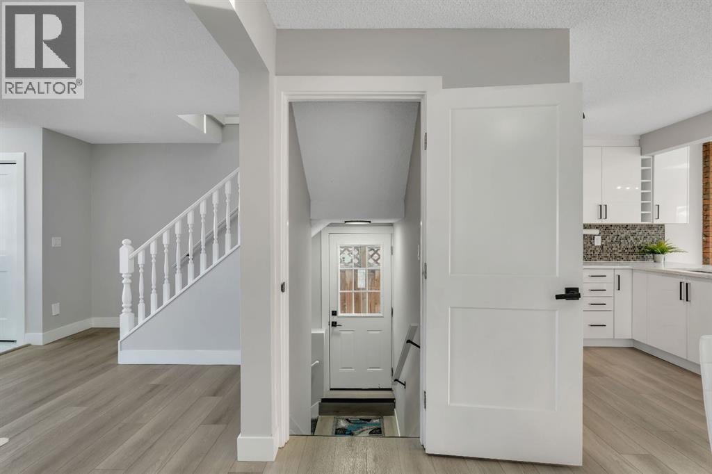 17 Mckernan Road Se, Calgary, AB - Indoor Photo Showing Other Room