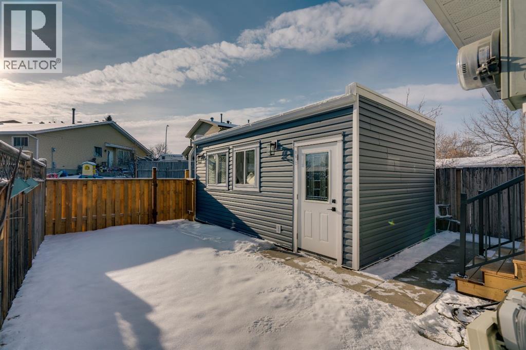 17 Mckernan Road Se, Calgary, AB - Outdoor