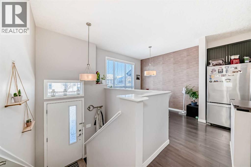 656 Copperpond Boulevard Se, Calgary, AB - Indoor Photo Showing Kitchen