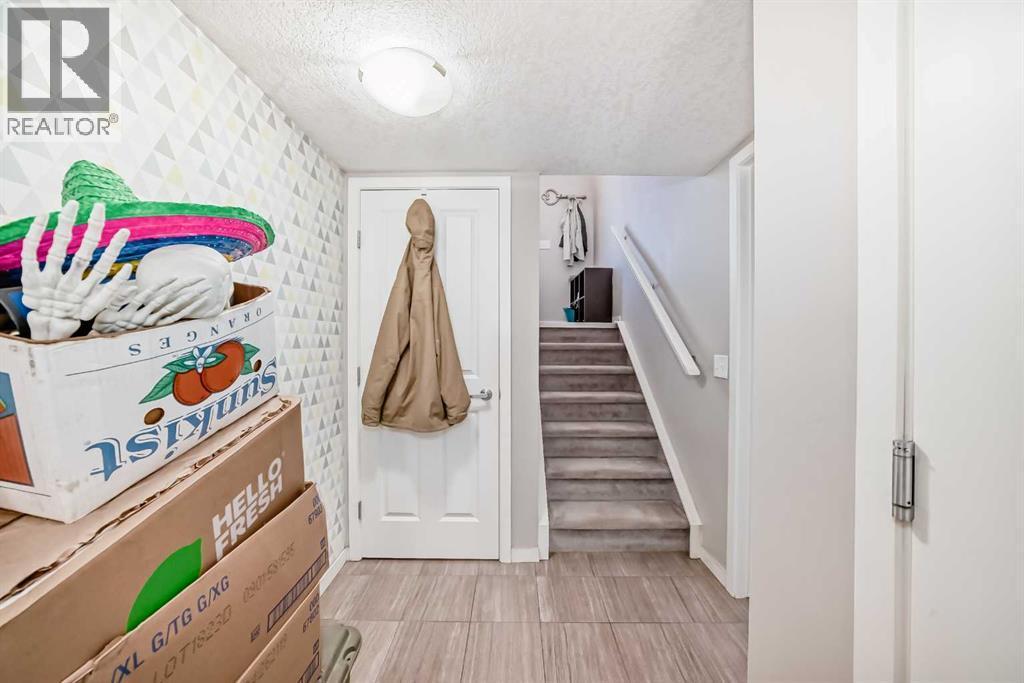 656 Copperpond Boulevard Se, Calgary, AB - Indoor Photo Showing Other Room