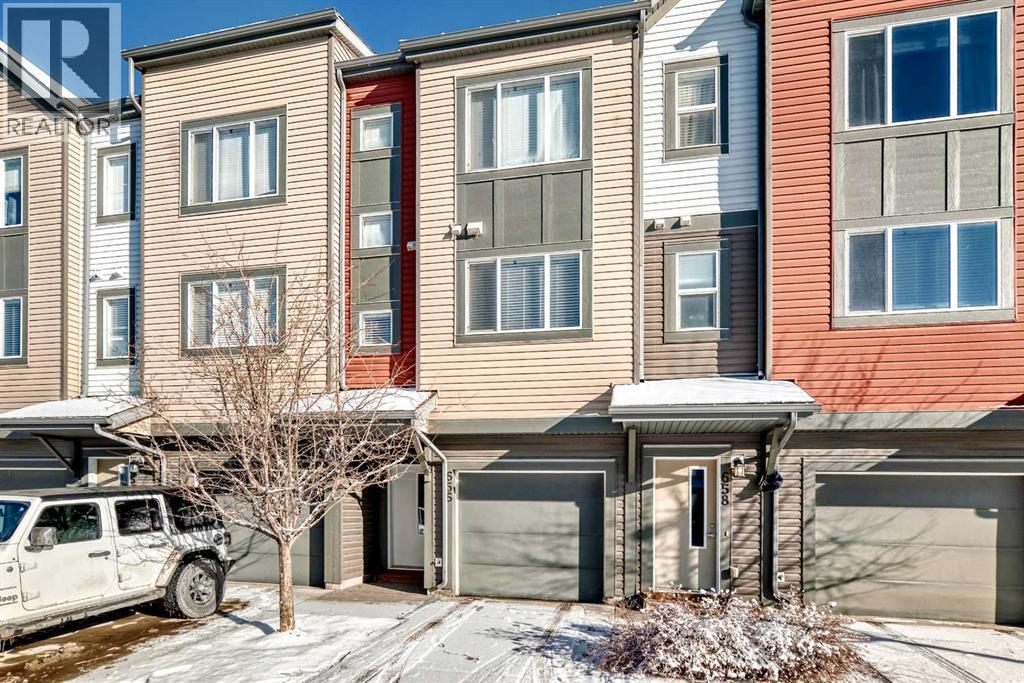 656 Copperpond Boulevard Se, Calgary, AB - Outdoor With Facade