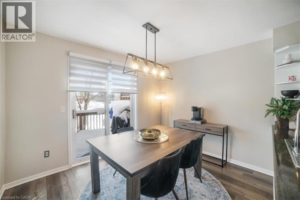 Dining area with dark wood-style floors and baseboards - 25 Meadowvale Drive Unit# 3, Fonthill, ON - Indoor Photo Showing Dining Room